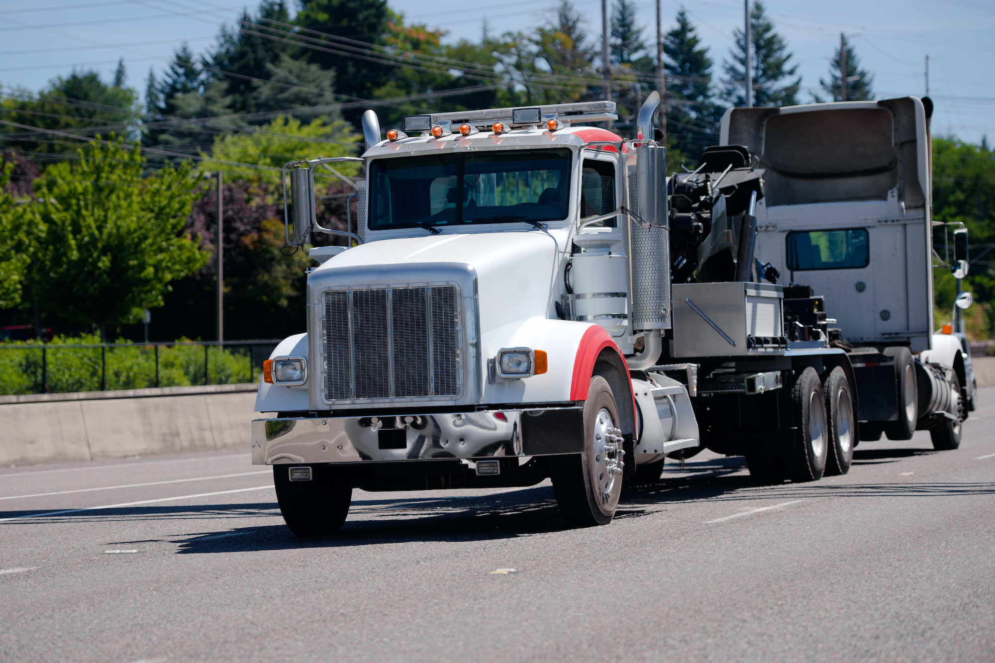 Heavy truck towing in Edmonton